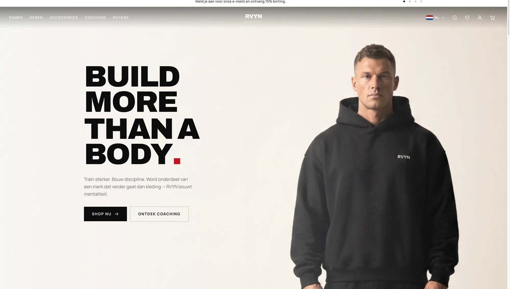 De RVYN Athletic-homepage met de boodschap “Build more than a body.”